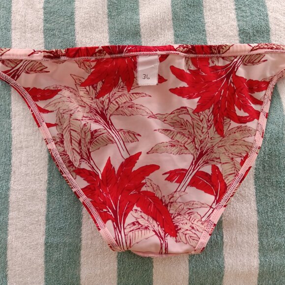 RARE VINTAGE 1" HOM SWIM BRIEF, SIZE 36", RED LEAVES PATTERN (*) (Pre-owned) - Picture 7 of 8